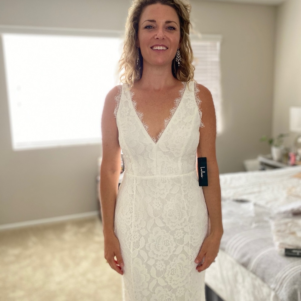 Lulu's Cream Sheath Wedding Dress V-Neck Sleeveless